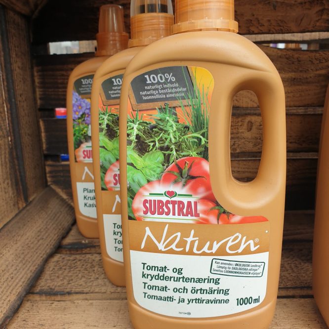 Substral Naturen Tomat – og Krydderurteernæring