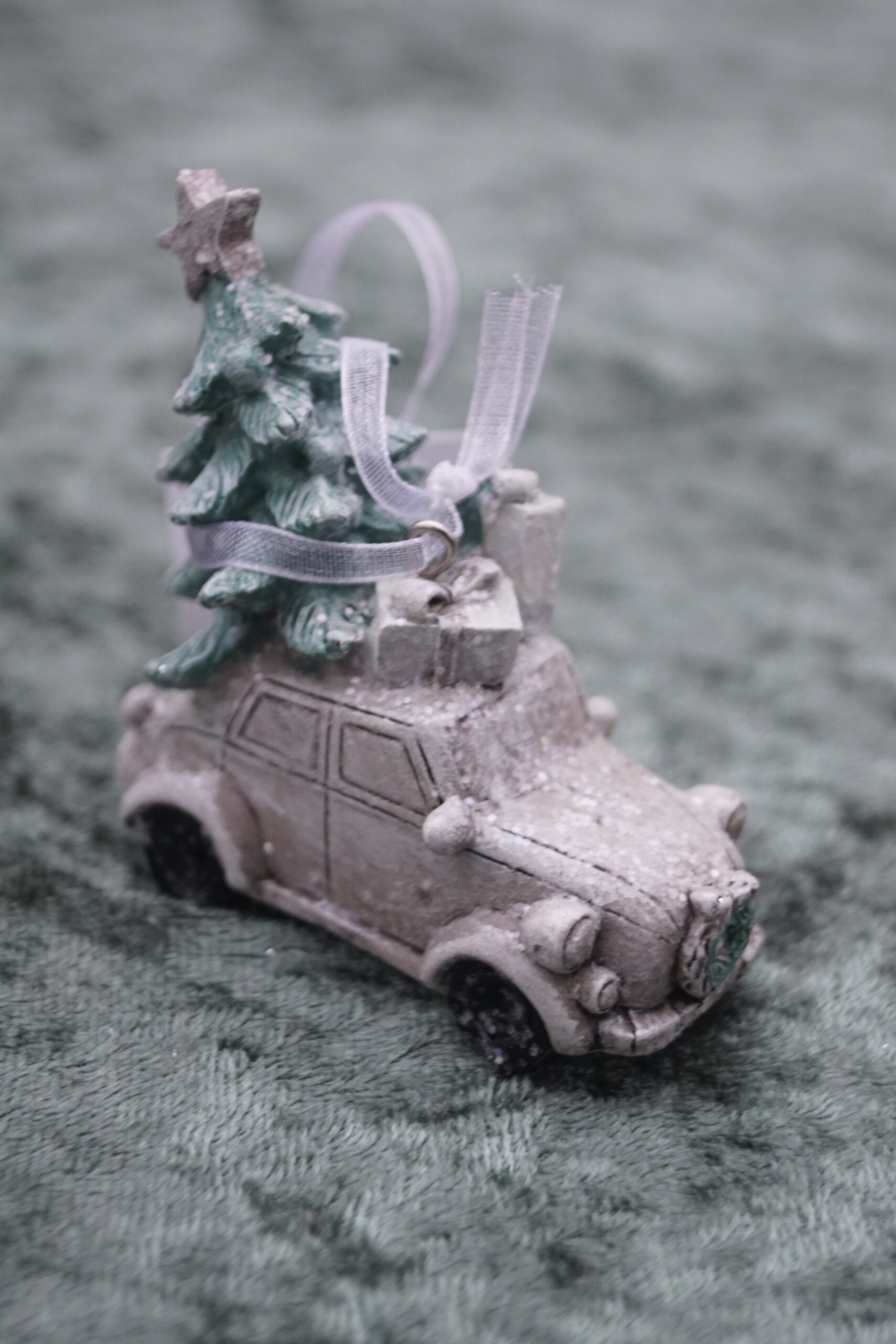 Jule Figur Hvid (Bil med juletræ og gaver på tag)