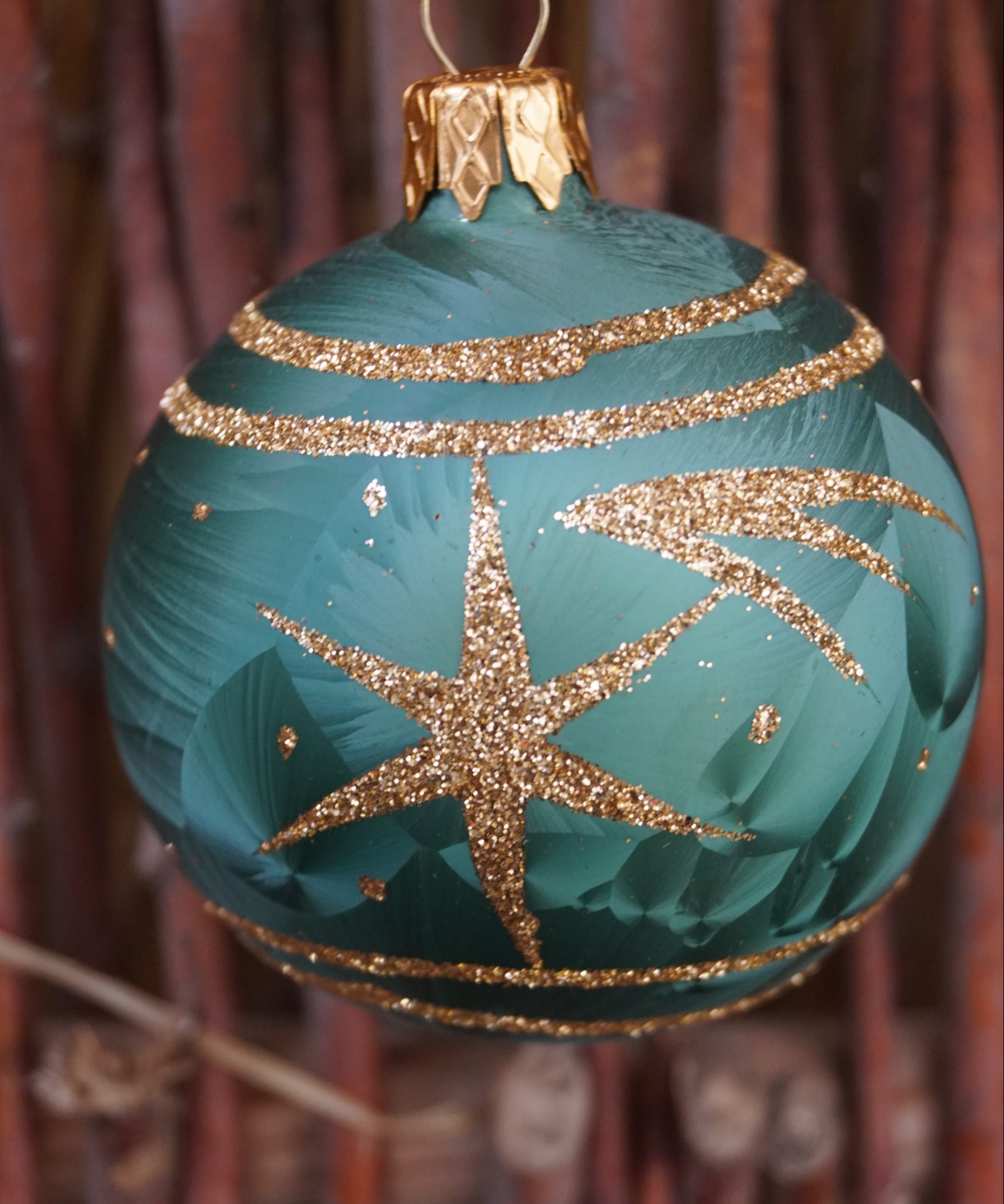 Julekugle 6 cm, Grøn med guld glitter stjerneskud