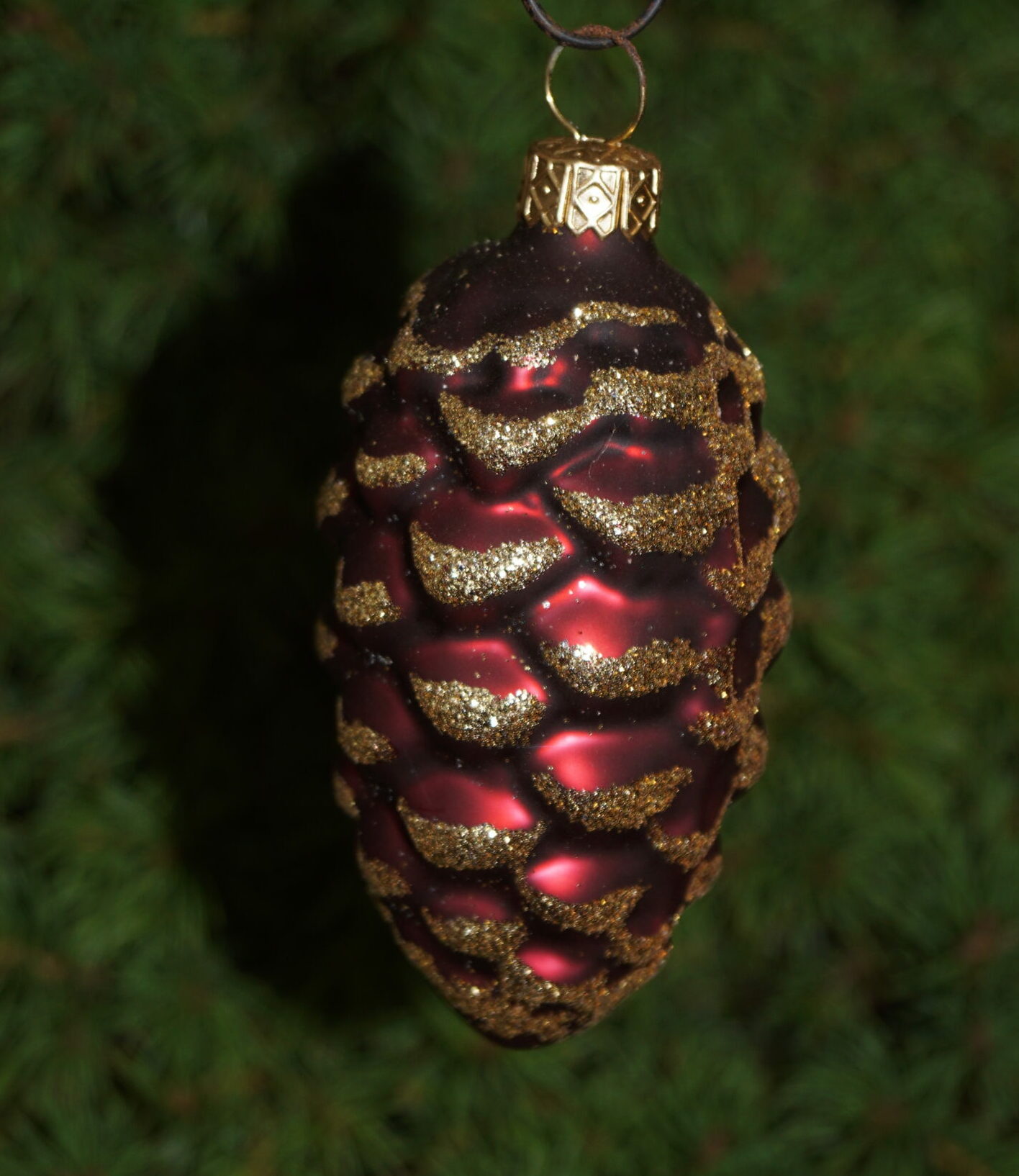 Julekugle Grankogle Rødbrun med guld 8 cm