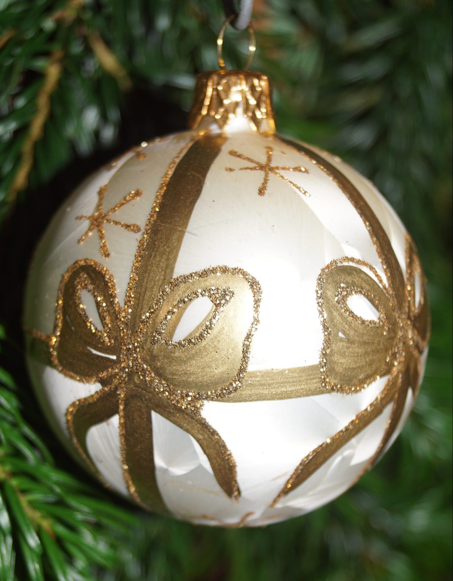 Julekugle Guld, Dekoreret med glitter gave bånd, 5 cm