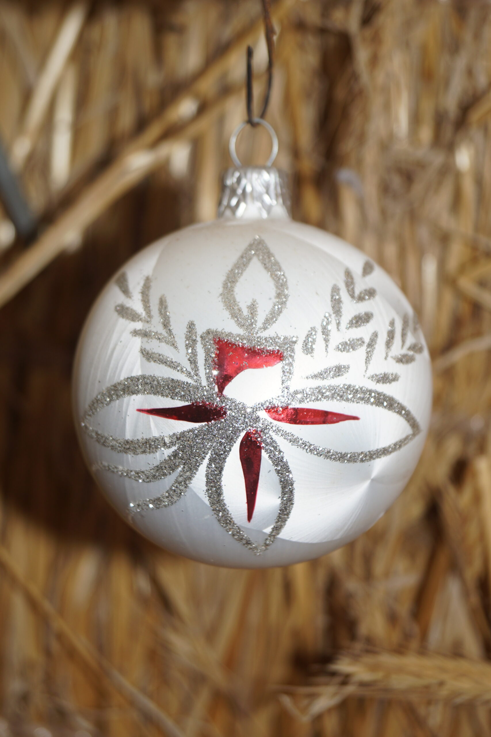Julekugle Hvid med Sølv glitter dekoration