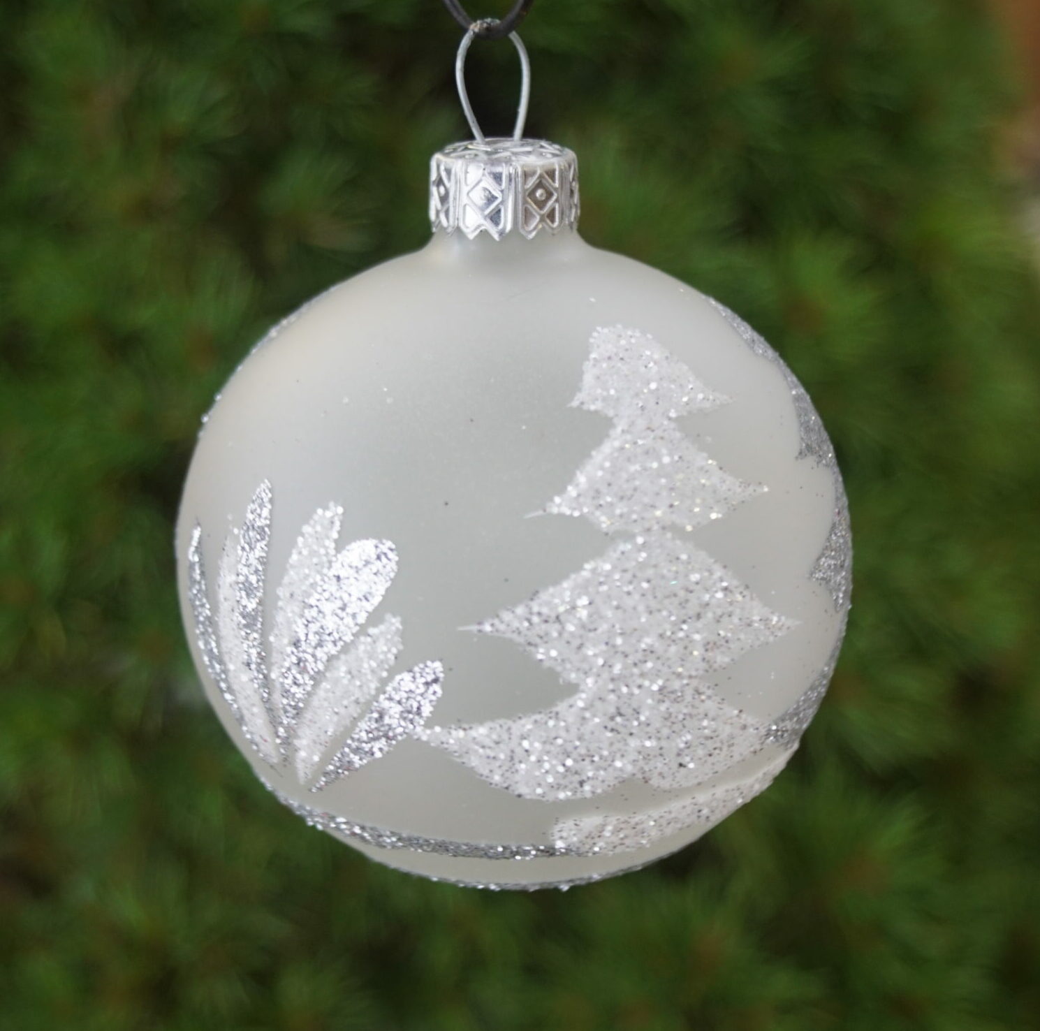 Julekugle Mat glas, Dekoreret med juletræer i sølv-sne glitter , 7 cm