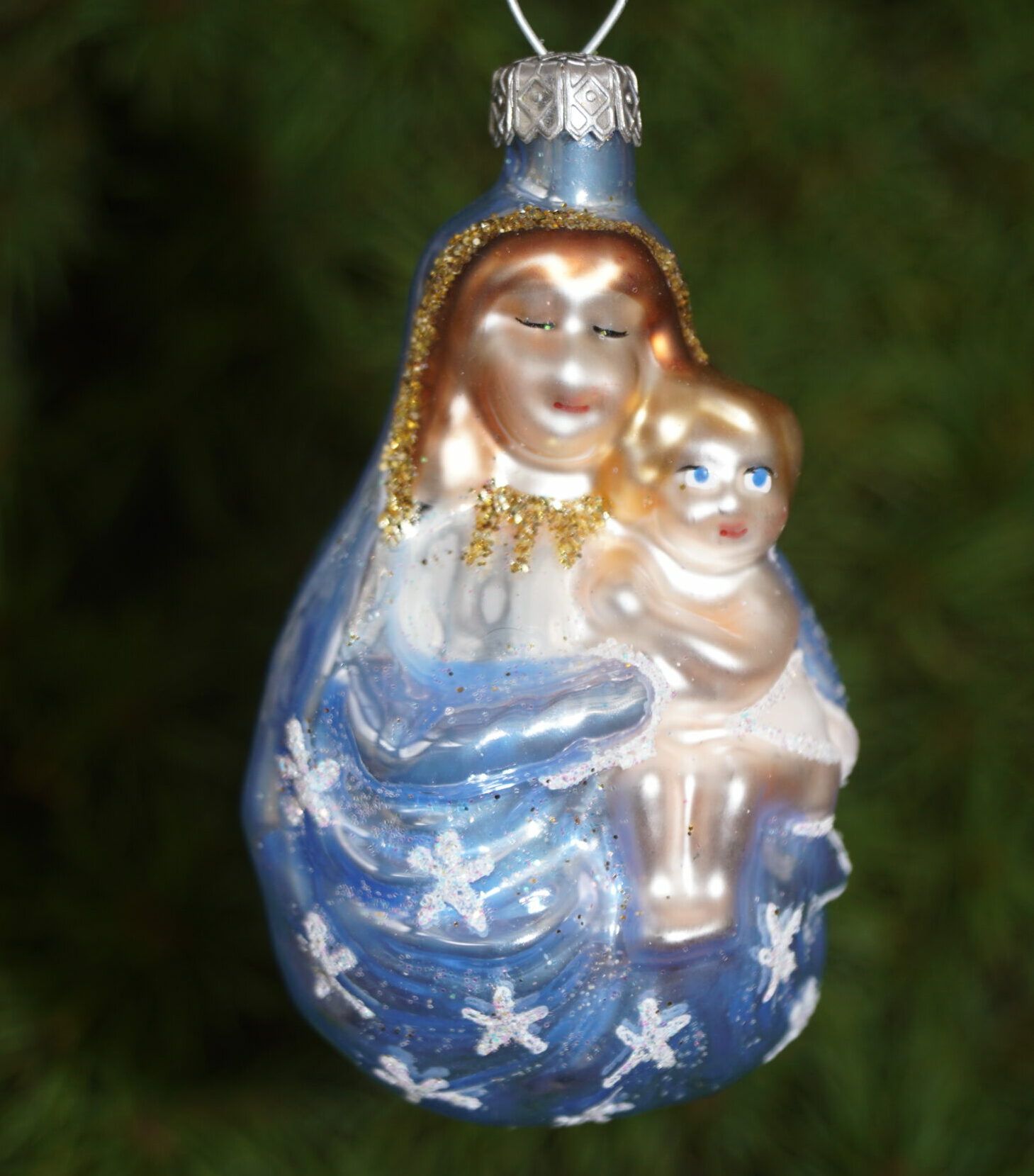 Julekugle Jomfru Marie og Jesus barnet  6 cm