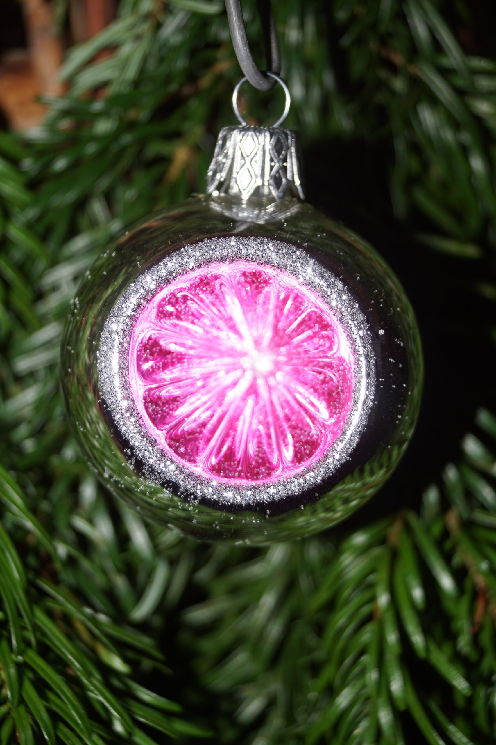 Julekugle, Sølv med pink Spejl.